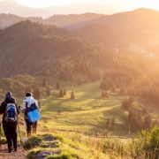 Wanderer vor Bergen